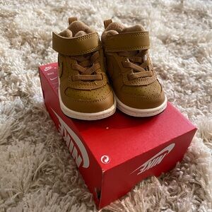 Nike Court Borough Mid Sneakers